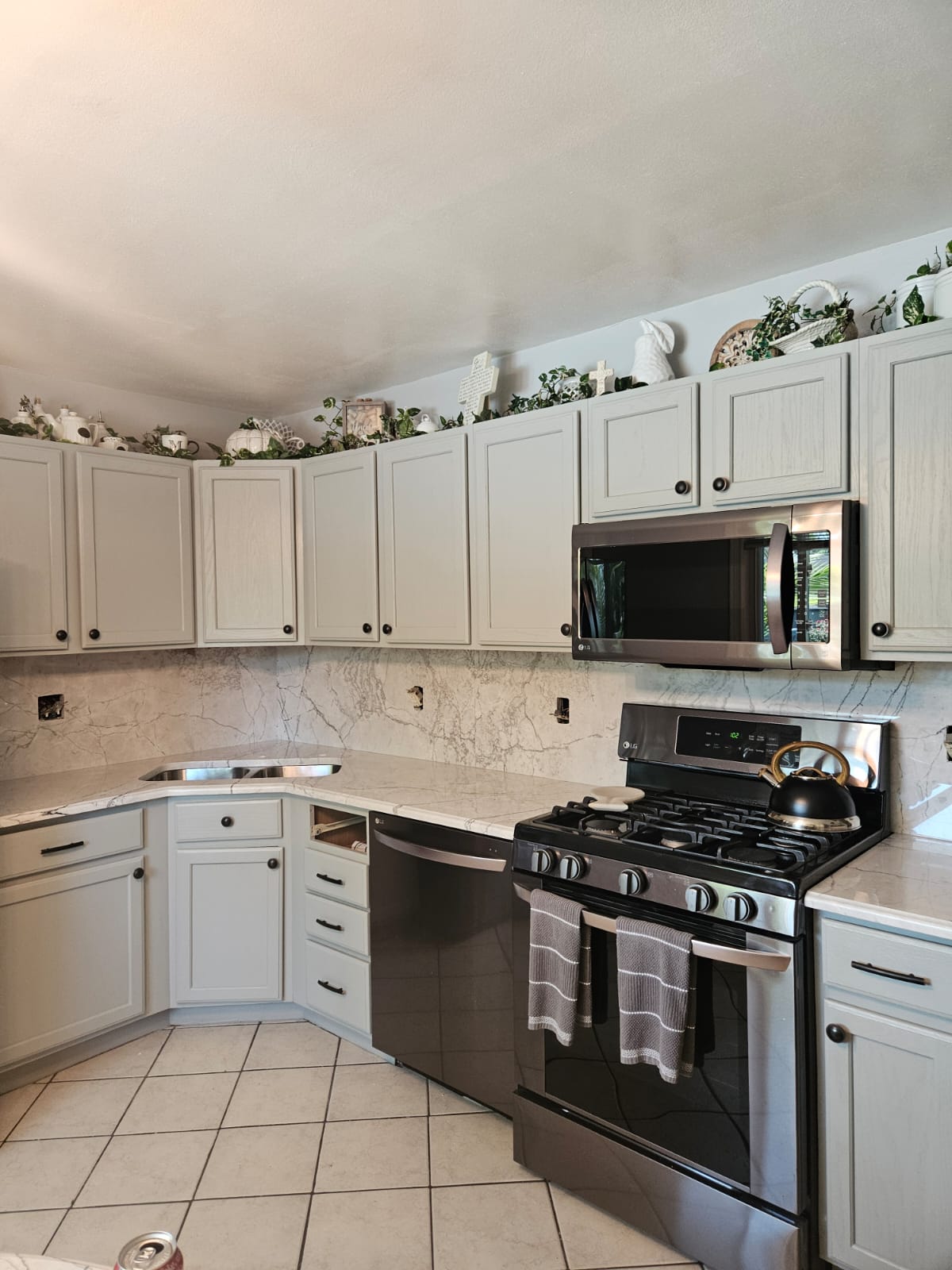 Quartz bathroom counter